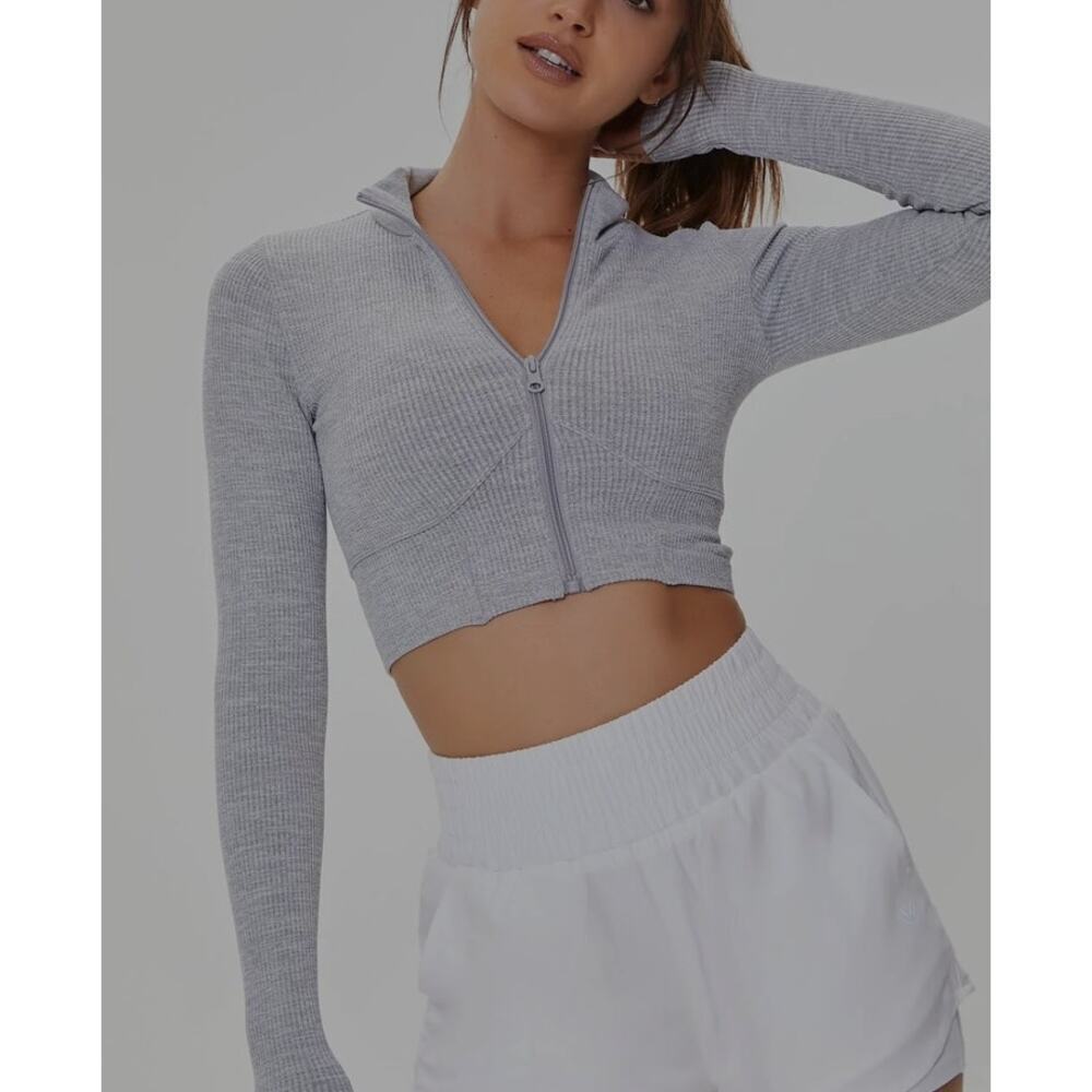 Forever 21 active zip up cropped Jacket gray size Large